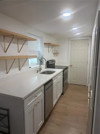 $1,900 | 2417 West Gray Street, Tampa, FL 33609