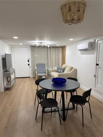 $1,900 | 2417 West Gray Street, Tampa, FL 33609