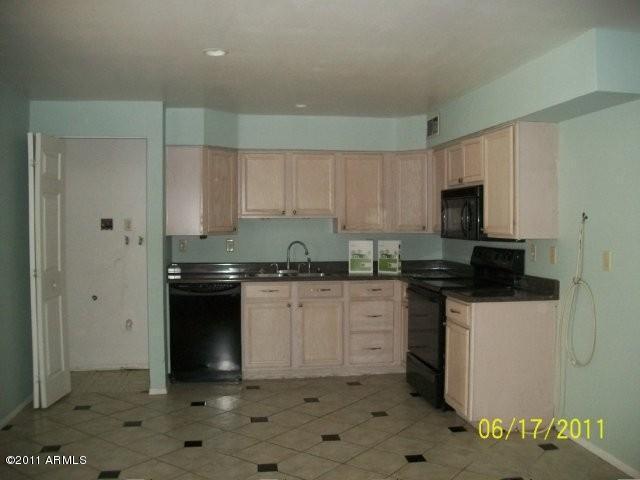 1506 West Thunderbird Road Phoenix, AZ 85023 - Photo 2 of 6 kitchen