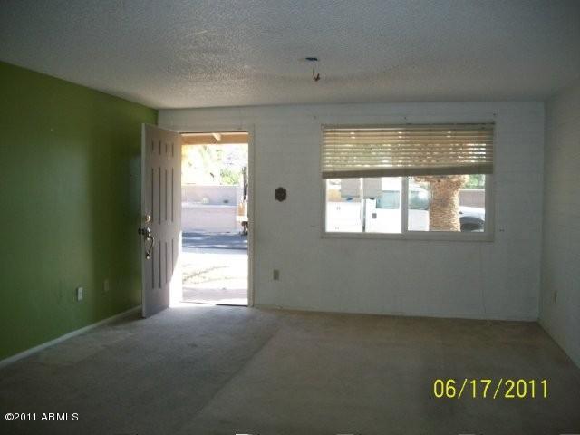 1506 West Thunderbird Road Phoenix, AZ 85023 - Photo 3 of 6 Living room 2