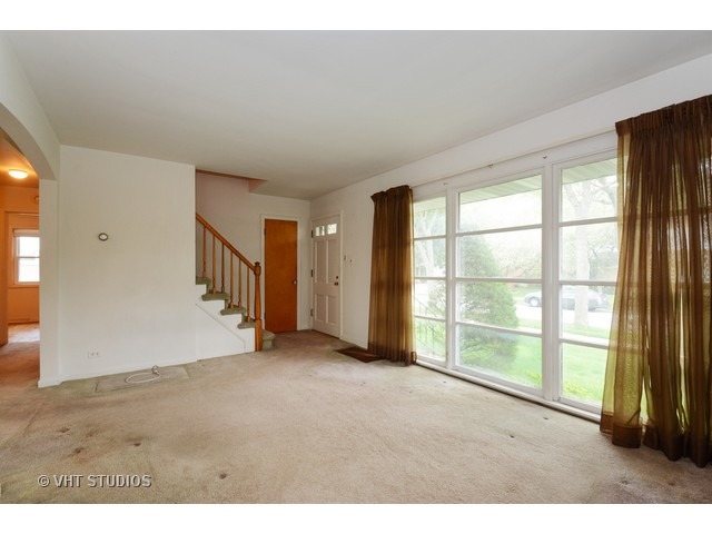 2052 Downey Road Homewood, IL 60430 - Photo 2 of 10 a view of an empty room with a window