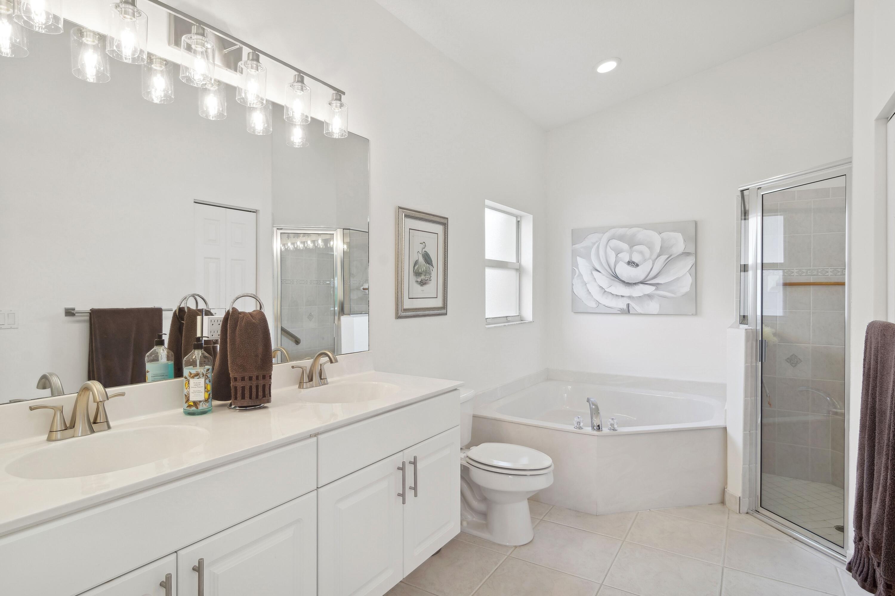 401 Springview Loop Port St. Lucie, FL 34986 - Photo 14 of 54 15_401NWSpringviewLoop_13_PrimaryBathroo