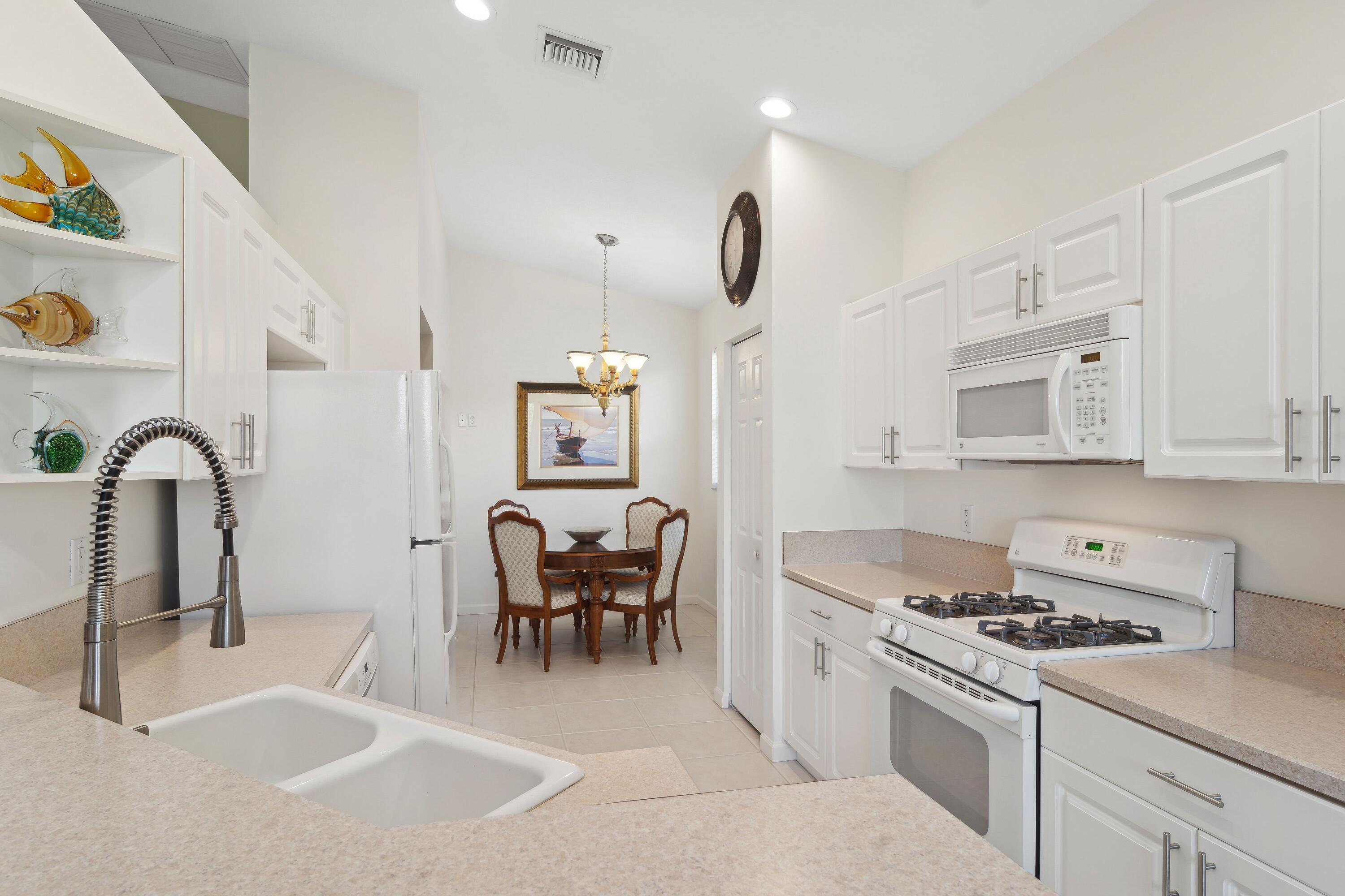 401 Springview Loop Port St. Lucie, FL 34986 - Photo 10 of 54 10_401NWSpringviewLoop_5_Kitchen_HiRes -