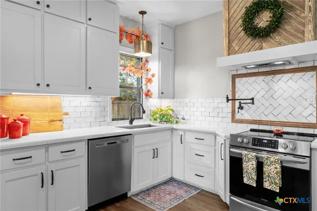 $352,000 | 1005 East 14th Street, Cameron, TX 76520