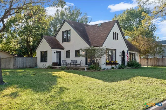 $352,000 | 1005 East 14th Street, Cameron, TX 76520