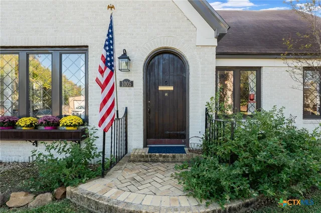 $352,000 | 1005 East 14th Street, Cameron, TX 76520