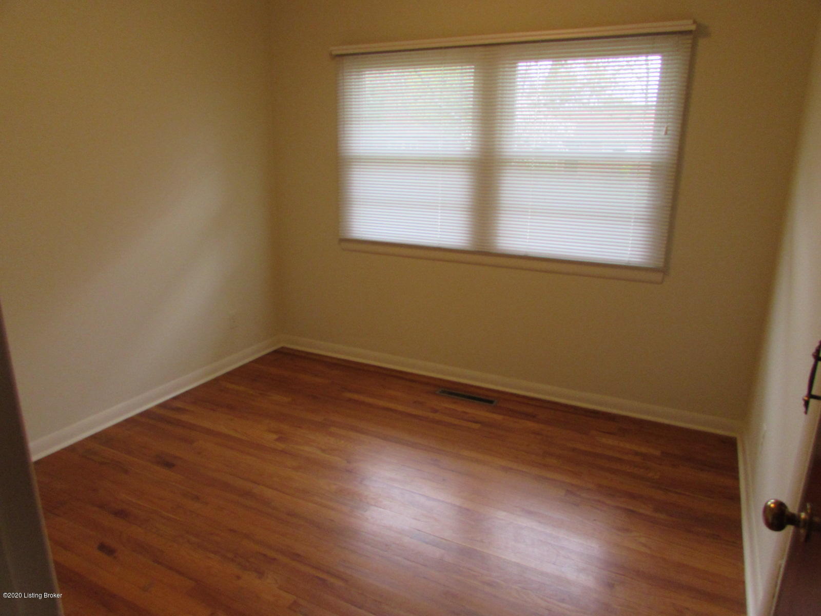 2919 Rio Rita Avenue Louisville, KY 40220 - Photo 8 of 28 Front center BR