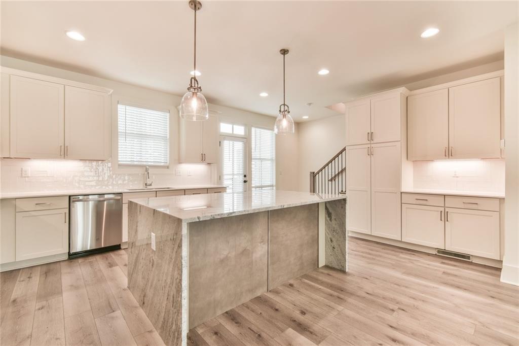 5858 Westin Road Sandy Springs, GA 30328 - Photo 9 of 30