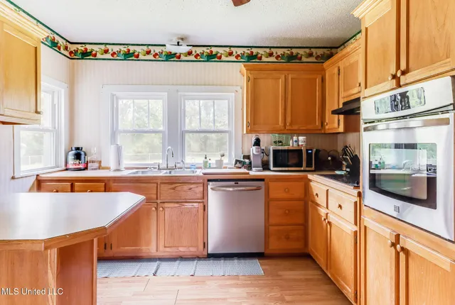 $299,000 | 1425 East McHenry Road, Perkinston, MS 39573