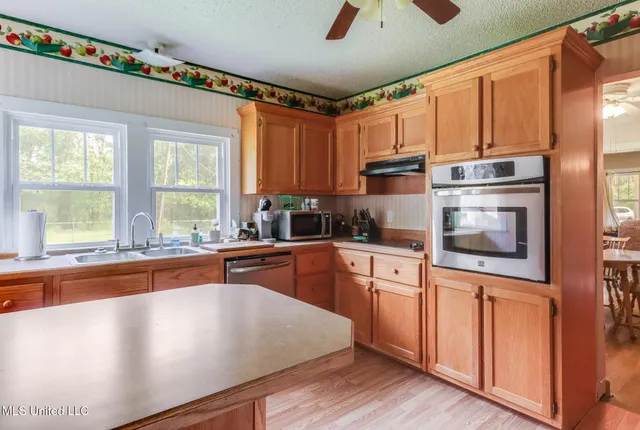 $299,000 | 1425 East McHenry Road, Perkinston, MS 39573