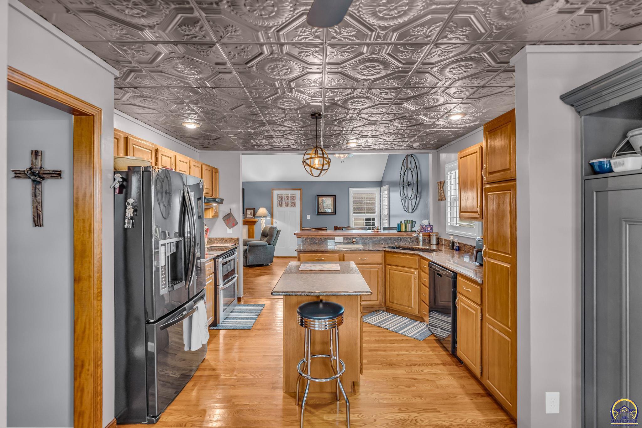 5608 Southwest 34th Terrace Topeka, KS 66614 - Photo 11 of 37