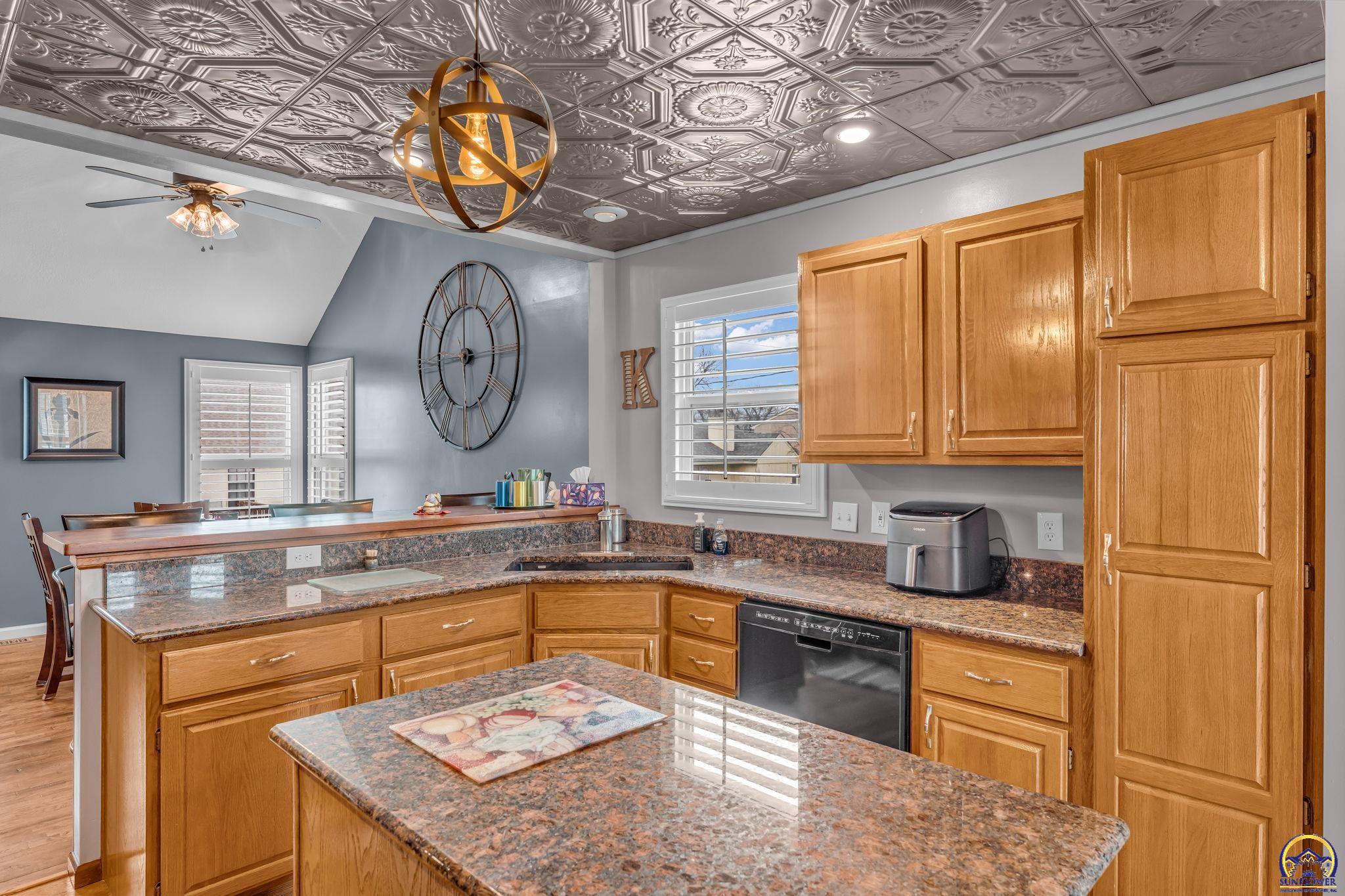 5608 Southwest 34th Terrace Topeka, KS 66614 - Photo 12 of 37