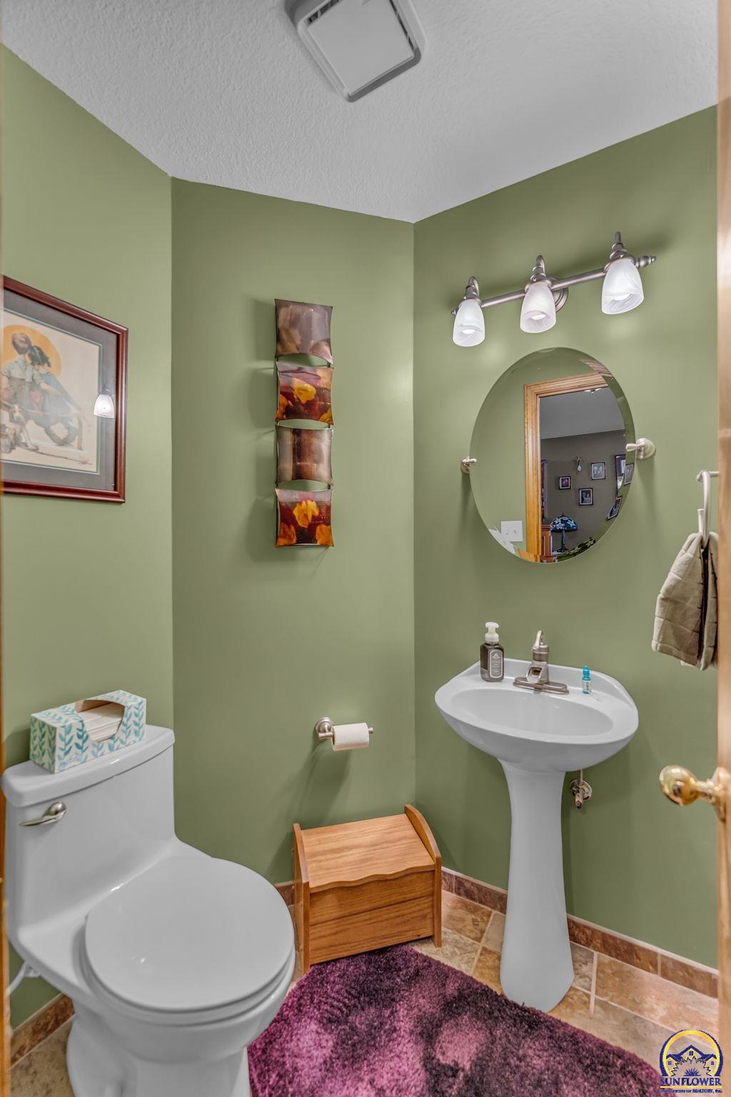 5608 Southwest 34th Terrace Topeka, KS 66614 - Photo 14 of 37