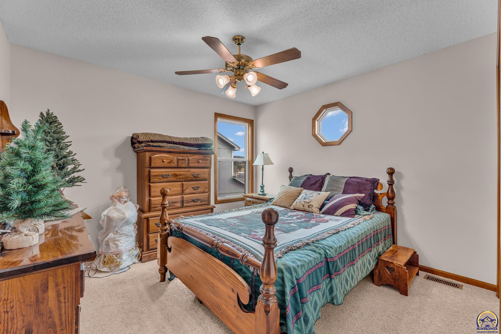 5608 Southwest 34th Terrace Topeka, KS 66614 - Photo 26 of 37