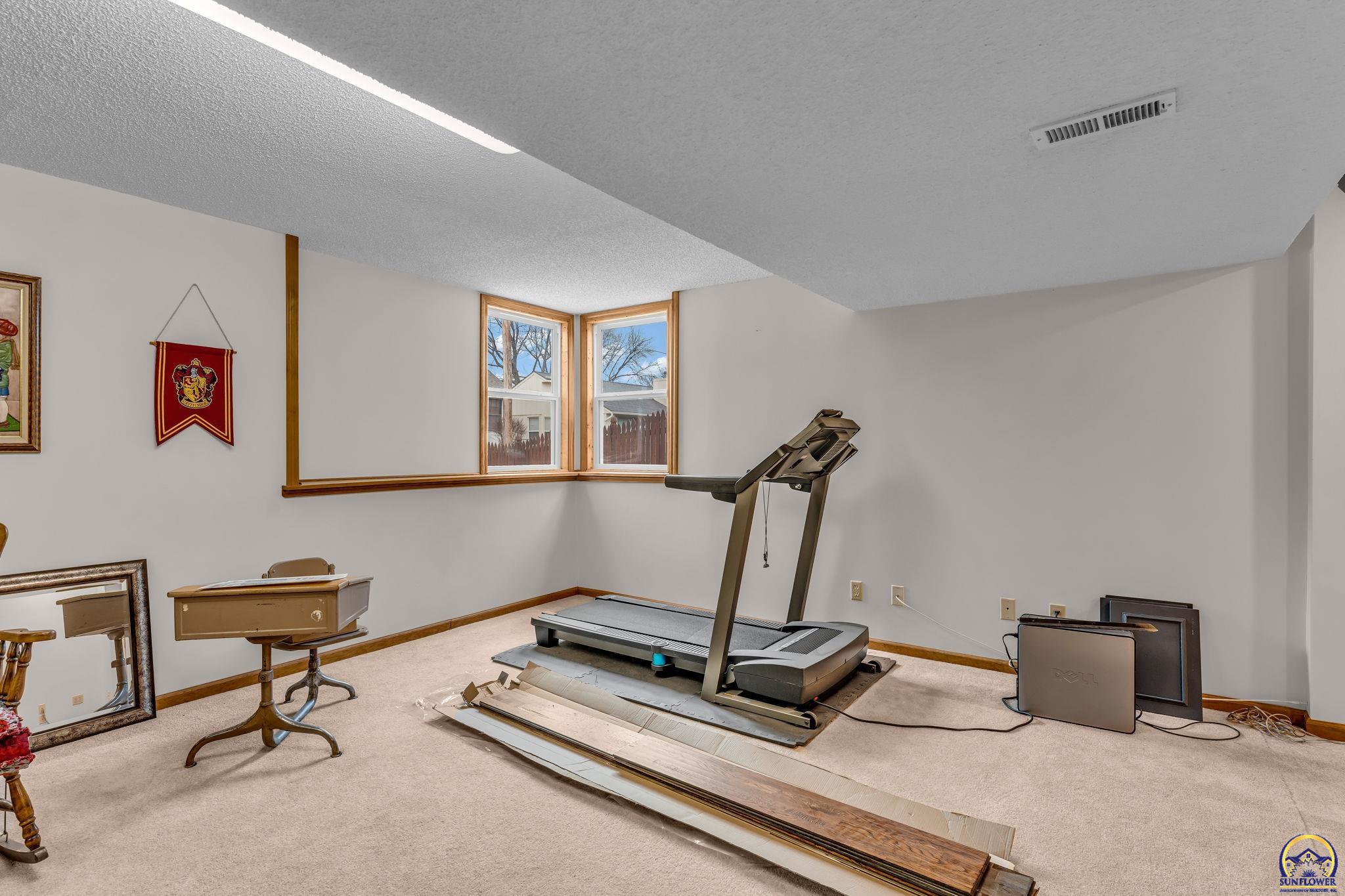 5608 Southwest 34th Terrace Topeka, KS 66614 - Photo 30 of 37