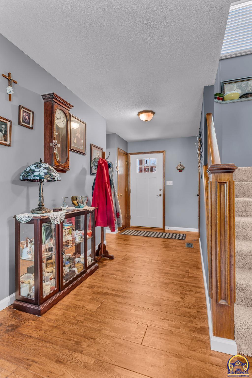 5608 Southwest 34th Terrace Topeka, KS 66614 - Photo 3 of 37