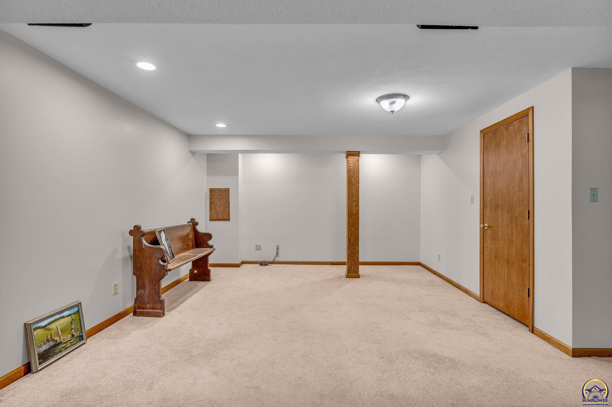 5608 Southwest 34th Terrace Topeka, KS 66614 - Photo 31 of 37