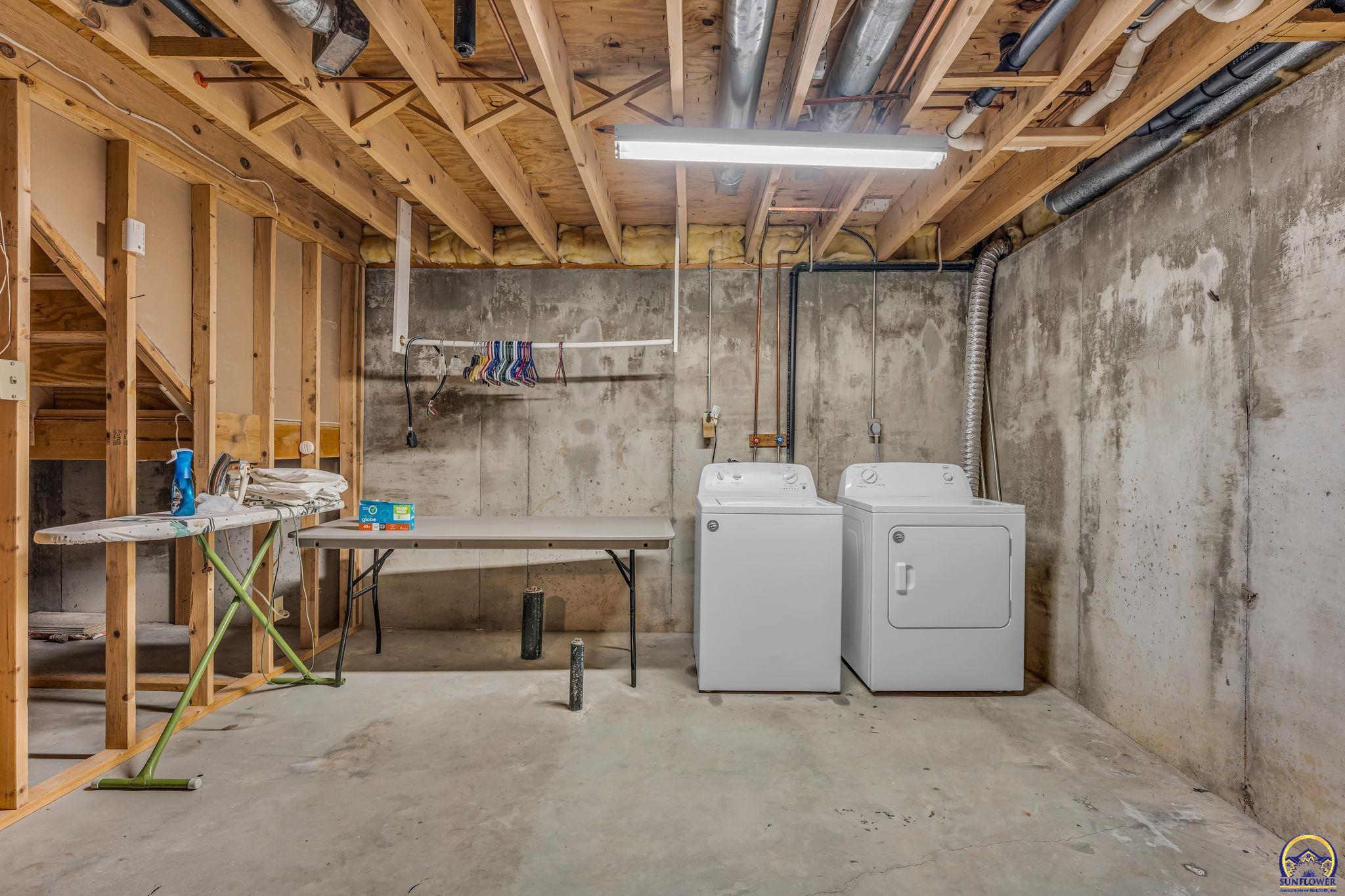 5608 Southwest 34th Terrace Topeka, KS 66614 - Photo 33 of 37