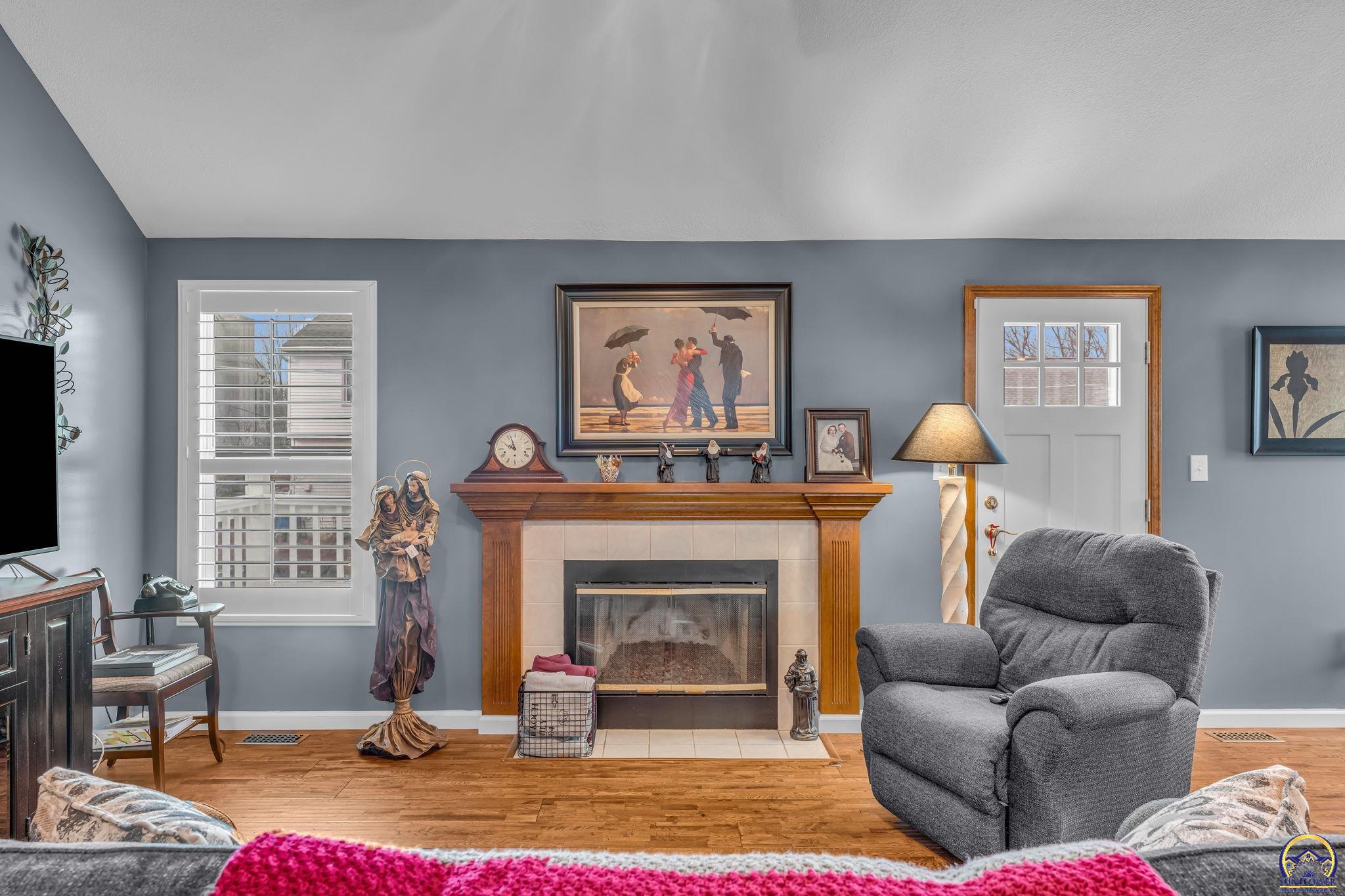 5608 Southwest 34th Terrace Topeka, KS 66614 - Photo 5 of 37