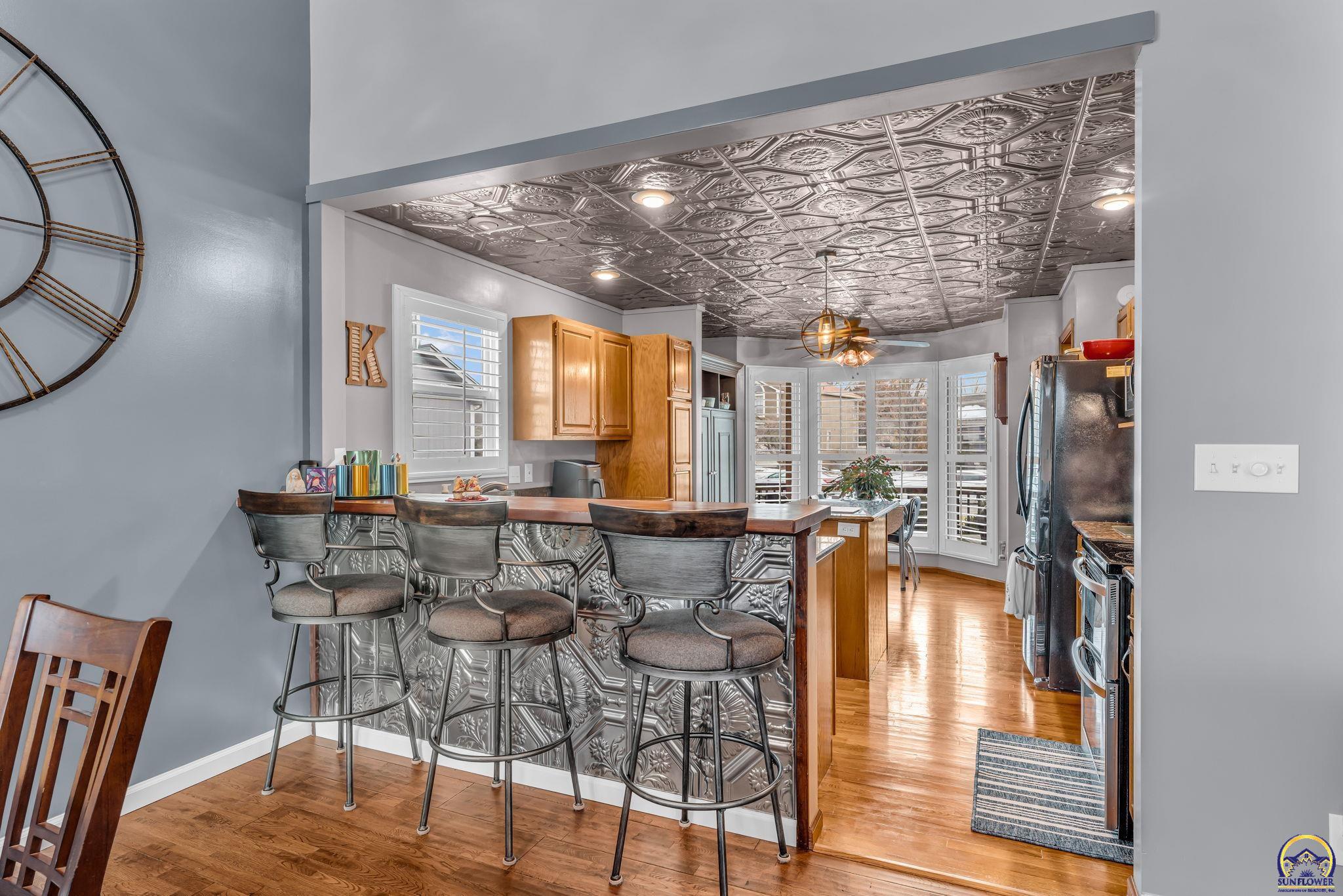 5608 Southwest 34th Terrace Topeka, KS 66614 - Photo 8 of 37