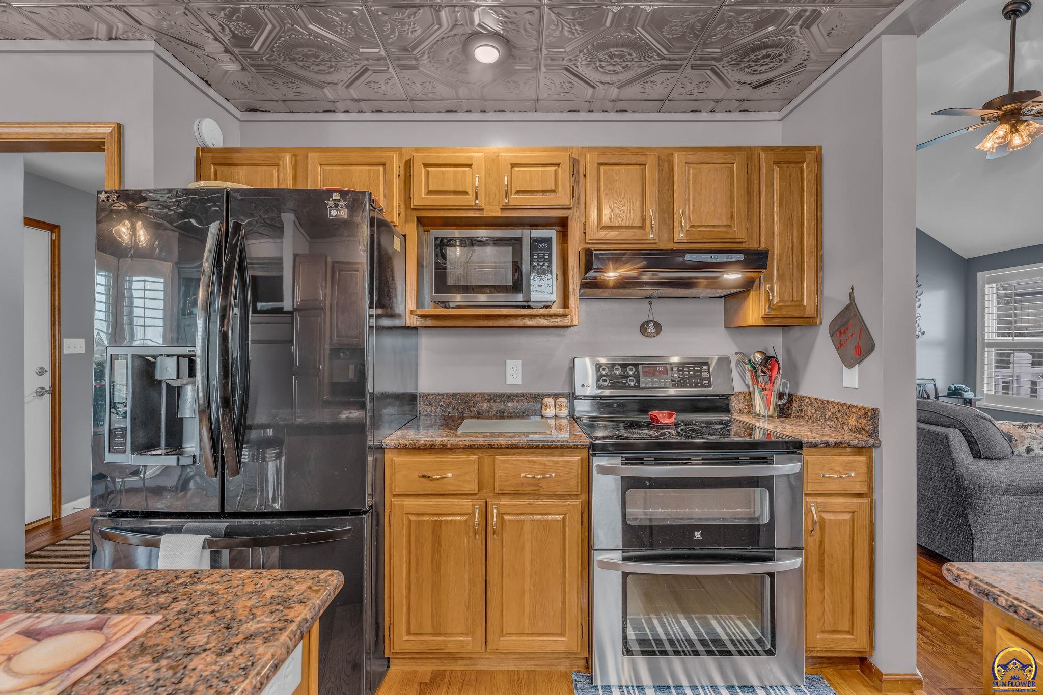 5608 Southwest 34th Terrace Topeka, KS 66614 - Photo 10 of 37