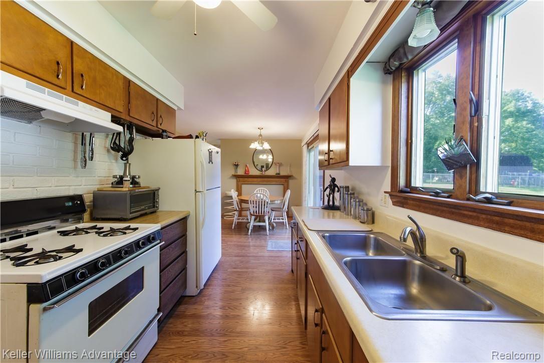 Irish Rd_3496_Kitchen_05.jpg