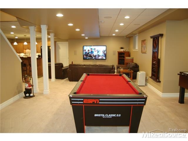 476 Oakbridge Drive Rochester, MI 48306 - Photo 33 of 38 31227983-32.JPG