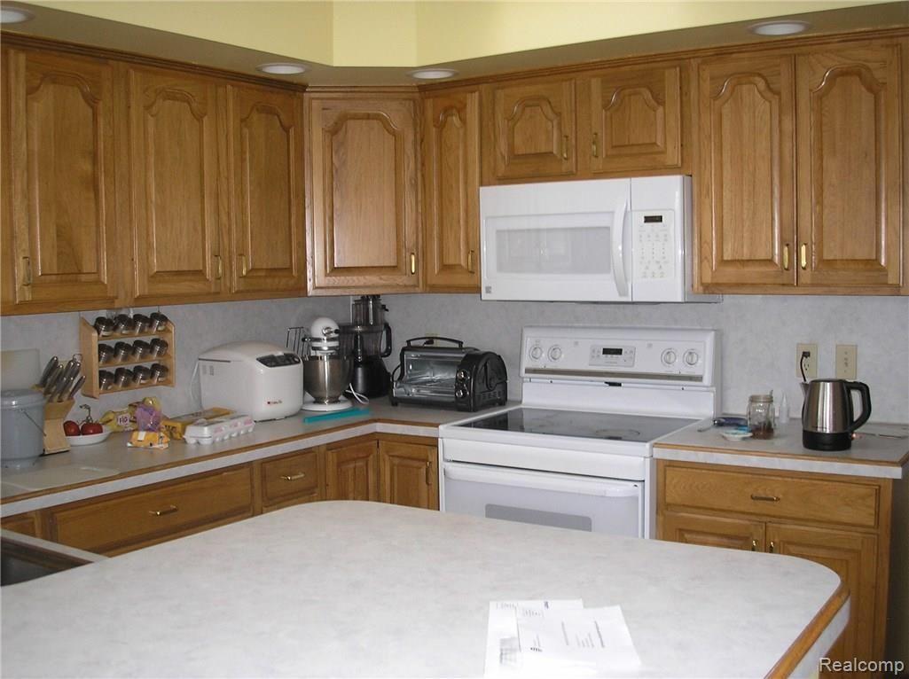 3901 Lee Hill Road Mayville, MI 48744 - Photo 10 of 23 3901 Lee Hill kitchen.jpg
