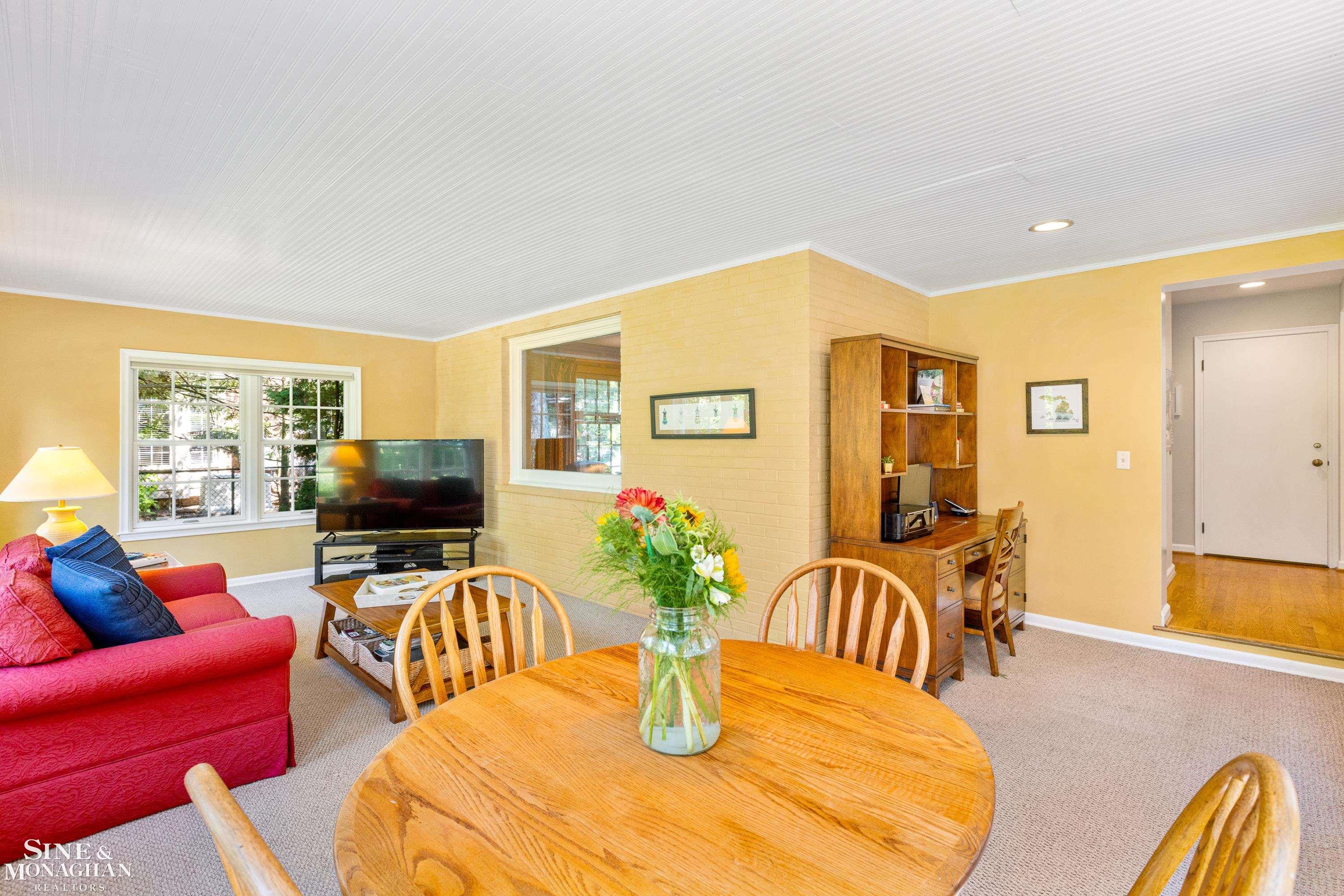 84 Clairview Road Grosse Pointe, MI 48236 - Photo 19 of 68 50149793-86D32FB2-85C1-4F88-A28D-BE92BE2D94AE.JPG