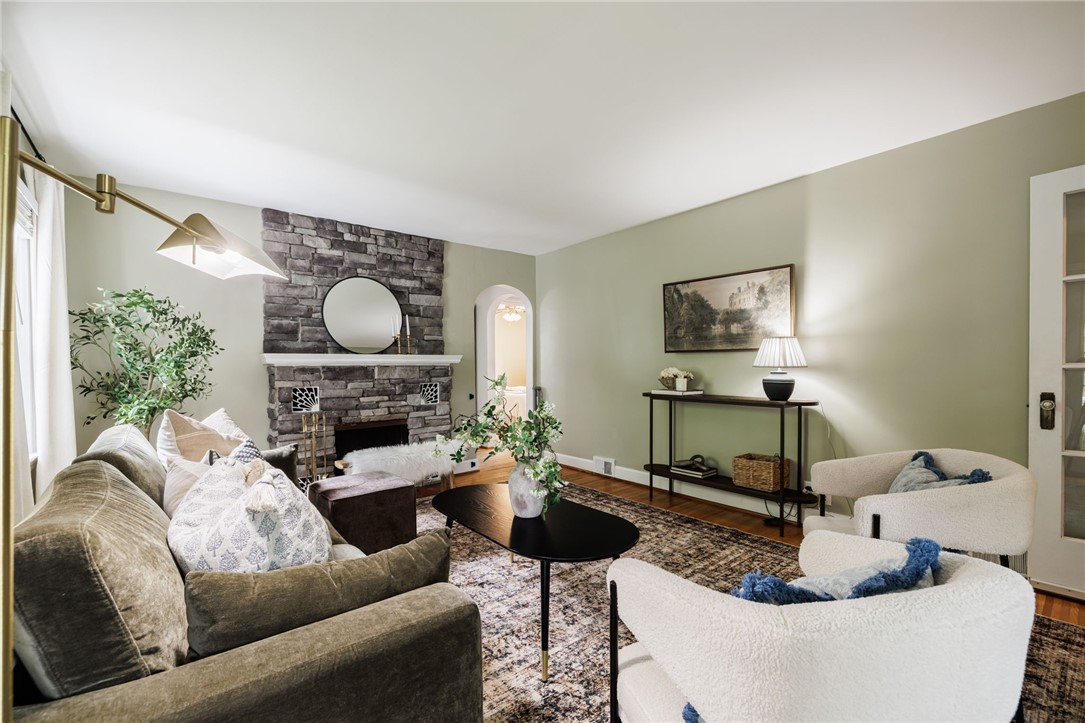 695 Eaton Road Irondequoit, NY 14617 - Photo 4 of 34