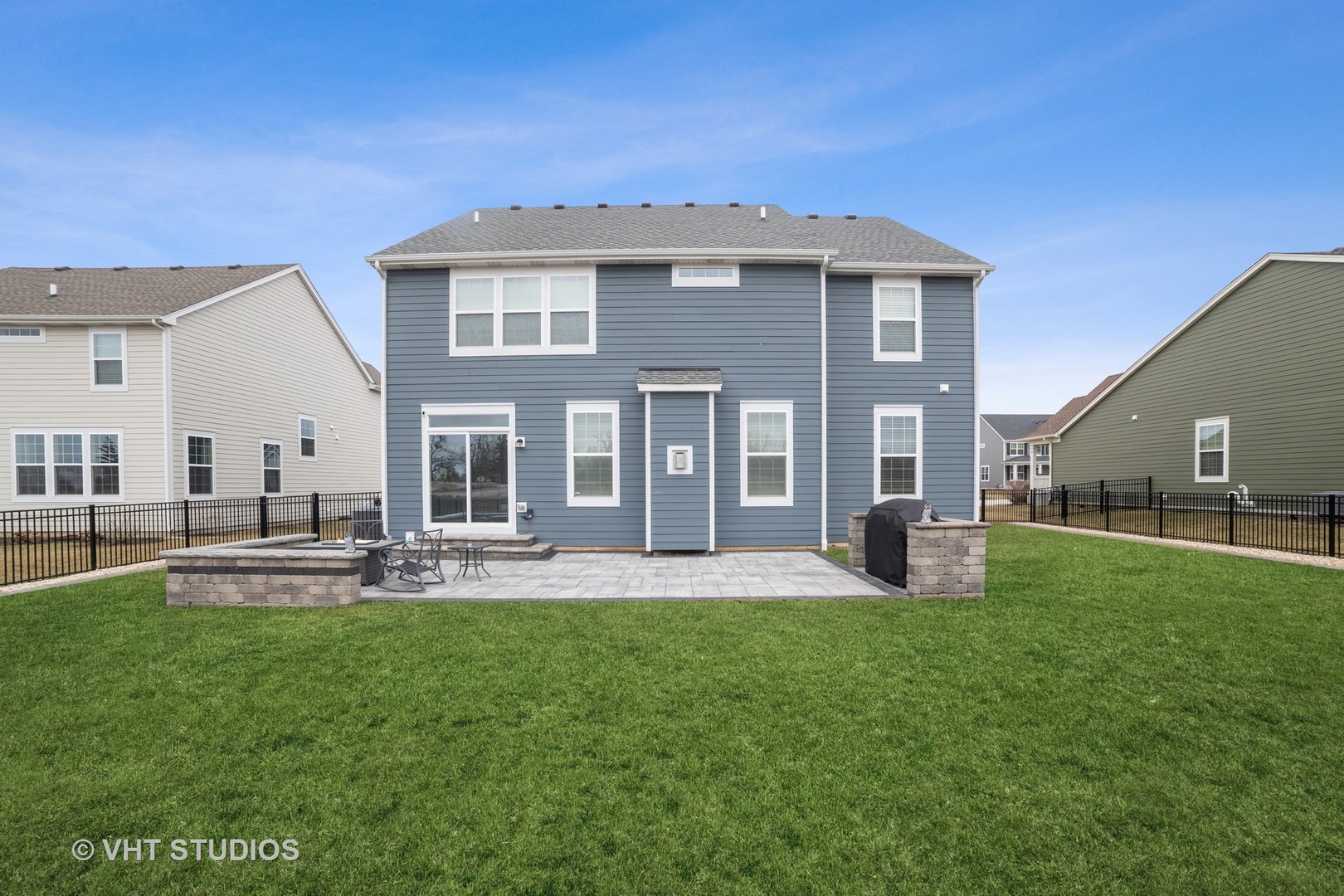 3622 Eldorado Road Elgin, IL 60124 - Photo 2 of 20 a front view of house with yard and outdoor seating