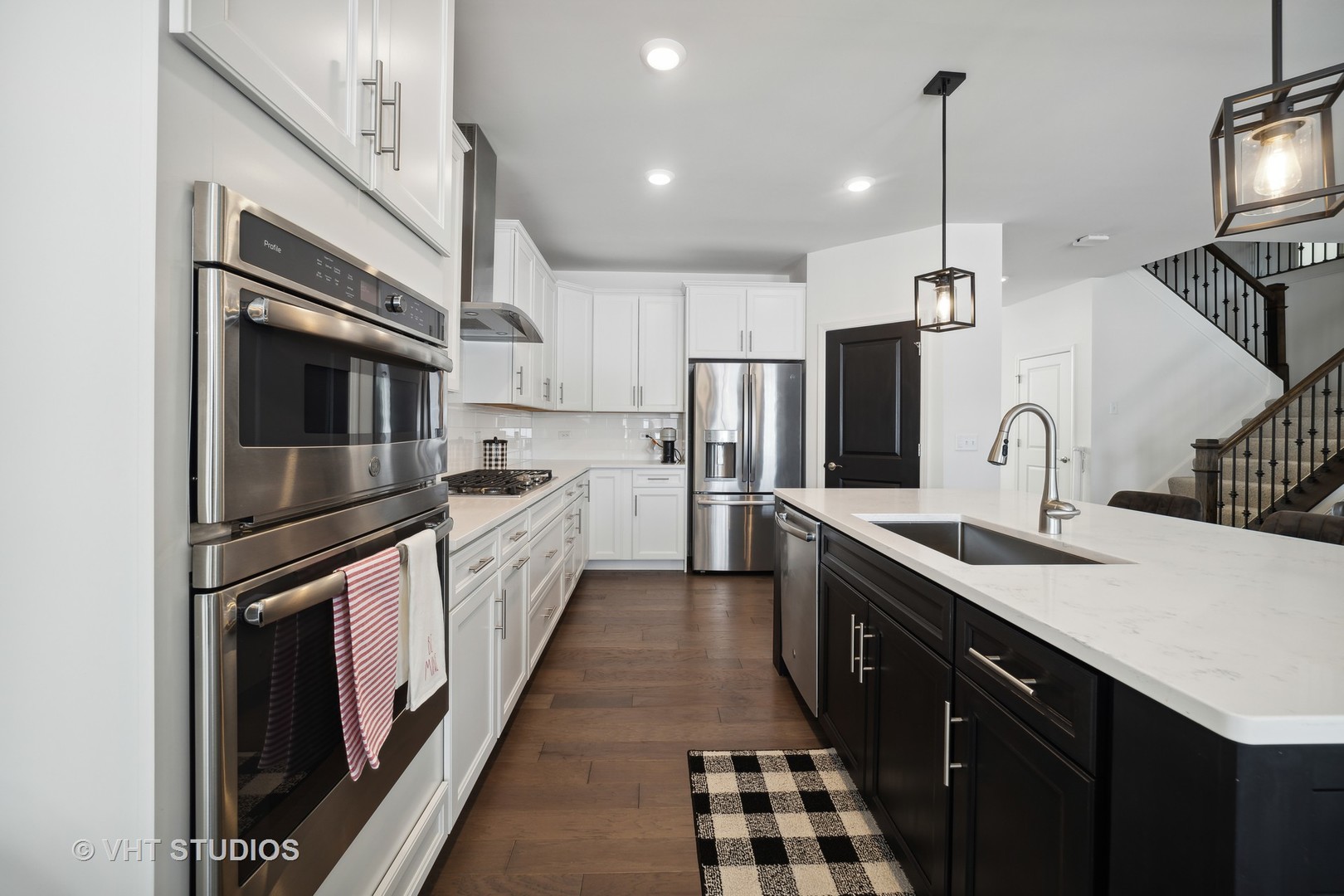 3622 Eldorado Road Elgin, IL 60124 - Photo 5 of 20 a kitchen with stainless steel appliances a sink stove and refrigerator