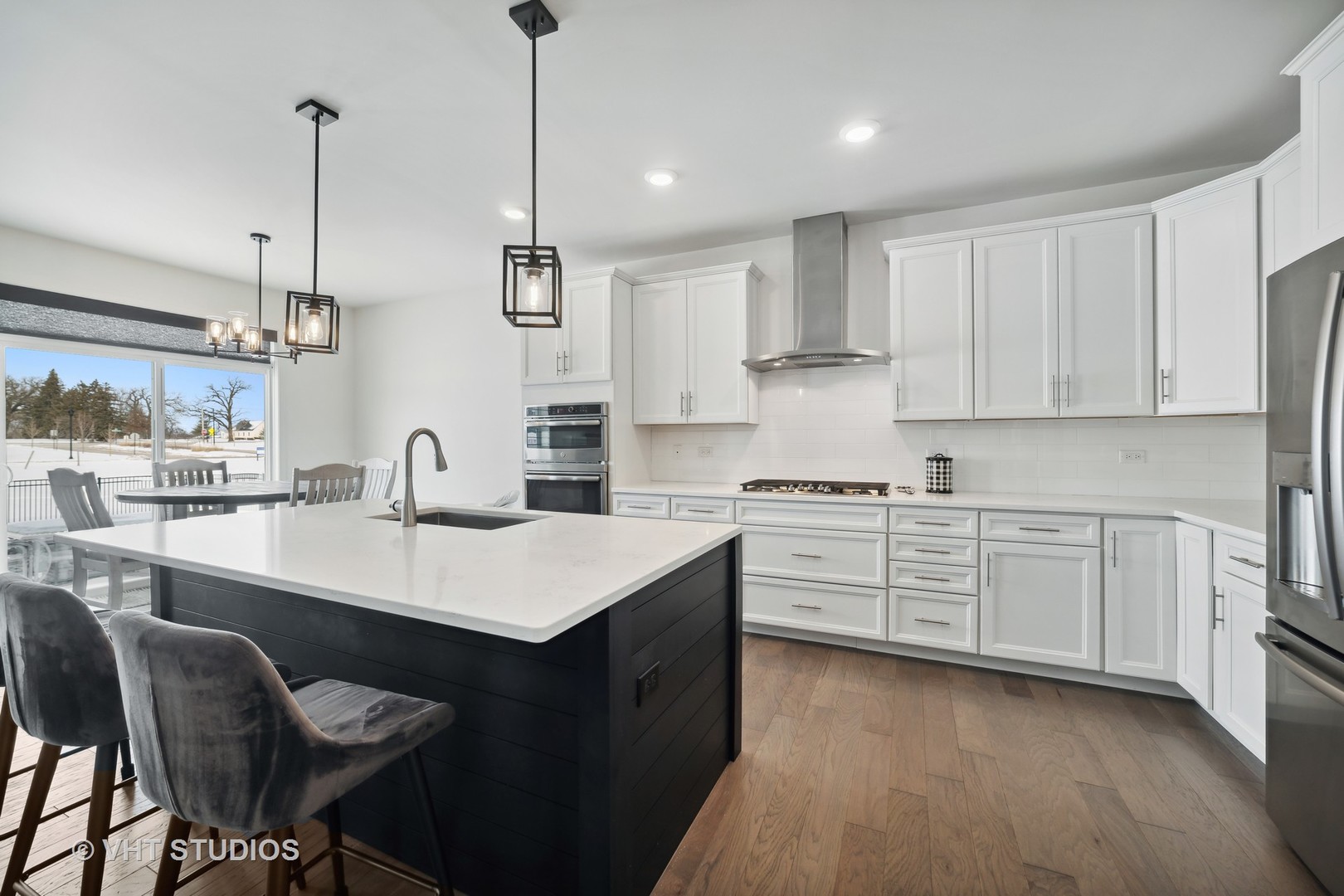 3622 Eldorado Road Elgin, IL 60124 - Photo 6 of 20 a kitchen with appliances a sink and cabinets