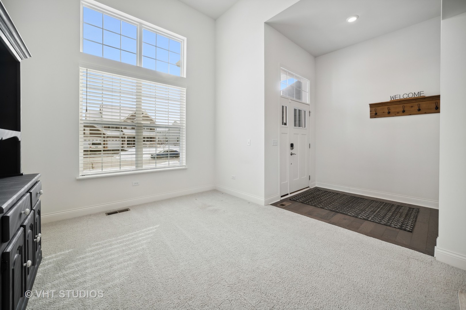 3622 Eldorado Road Elgin, IL 60124 - Photo 7 of 20 a view of an empty room with a window