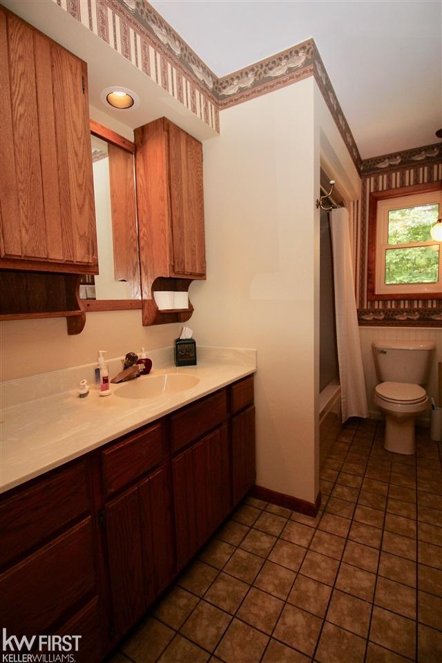 7177 Ridgeview Drive Genesee, MI 48437 - Photo 13 of 29 21494775-12.JPG