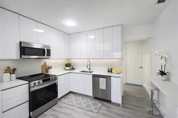 $2,400 | 19122 Northwest 36th Avenue, Miami Gardens, FL 33056