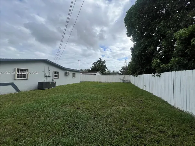 $2,650 | 19122 Northwest 36th Avenue, Miami Gardens, FL 33056