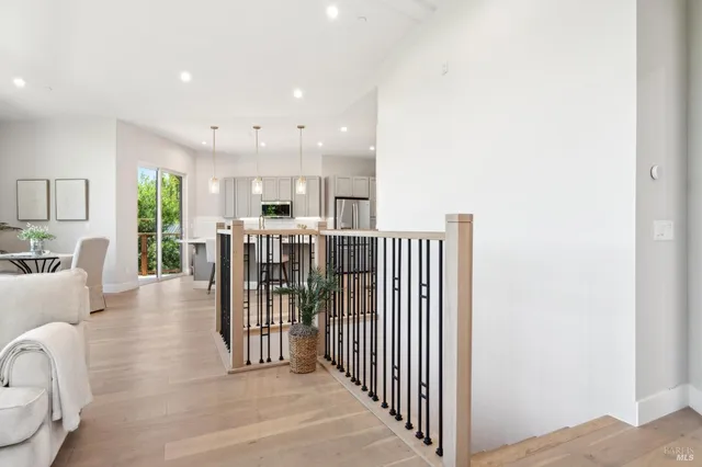 a view of sitting area with furniture
