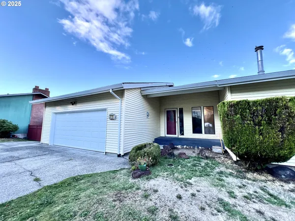 $470,000 | 315 West D Street, Rainier, OR 97048