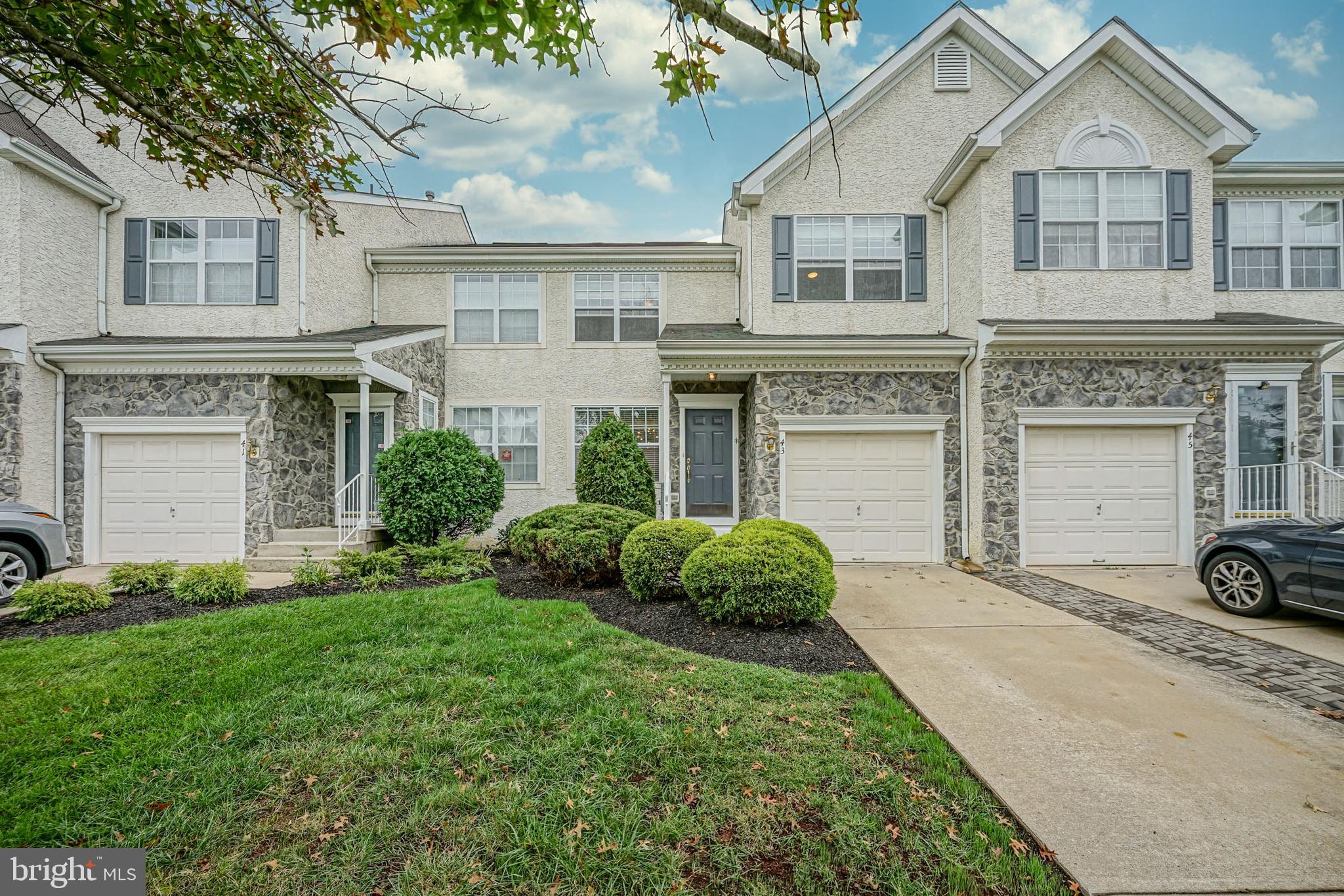 43 Chapel Hill Road Mount Laurel, NJ 08054 - Photo 1 of 40 Gallery Image 1