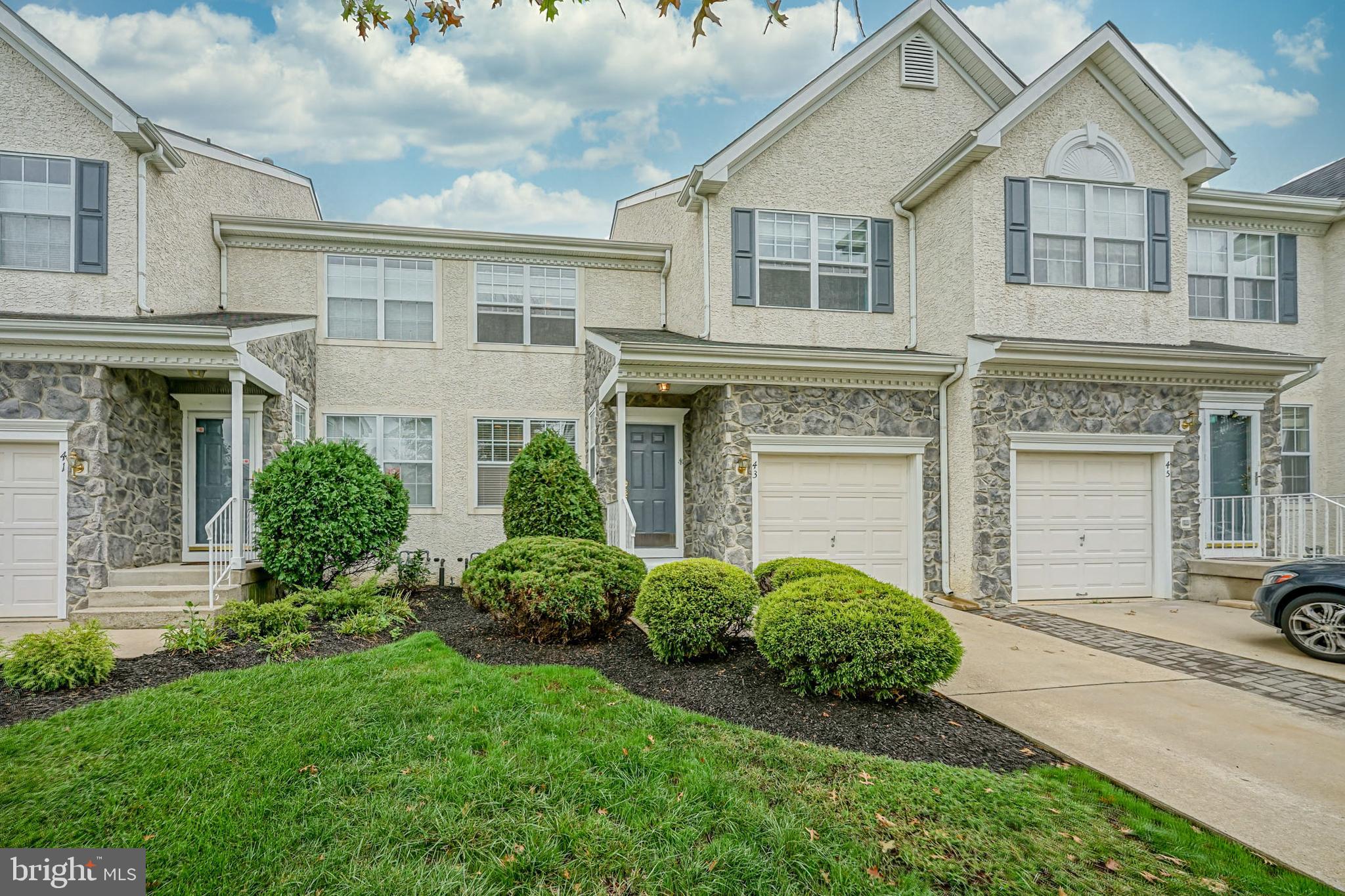 43 Chapel Hill Road Mount Laurel, NJ 08054 - Photo 2 of 40 Gallery Image 2
