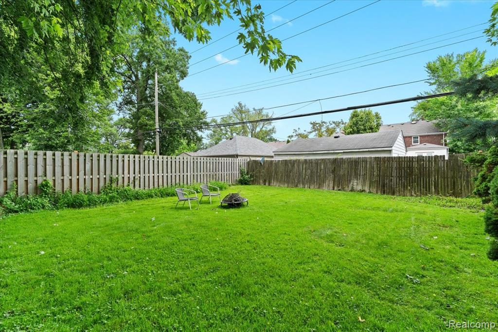 1624 Hampton Road Grosse Pointe Woods, MI 48236 - Photo 27 of 38