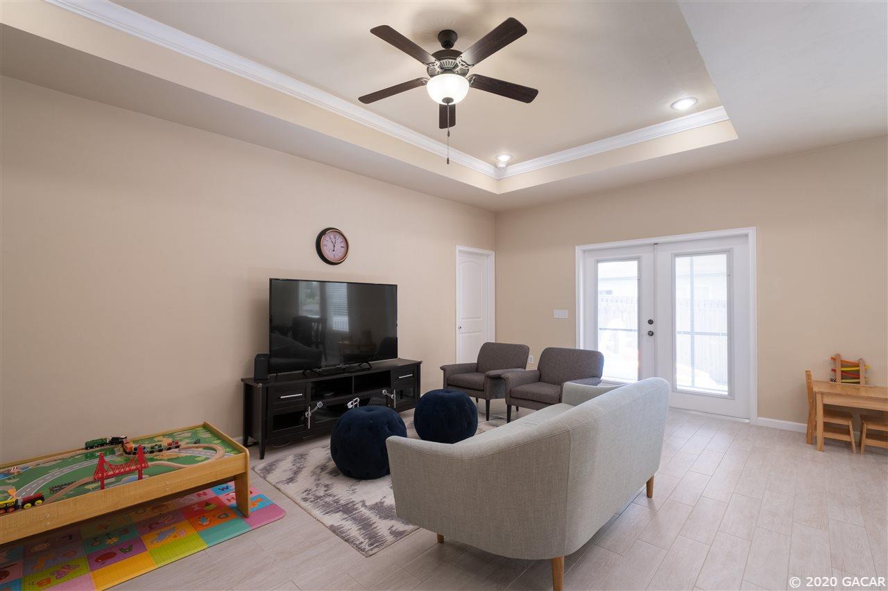 9876 Northwest 17th Road Gainesville, FL 32606 - Photo 3 of 24 Great Room