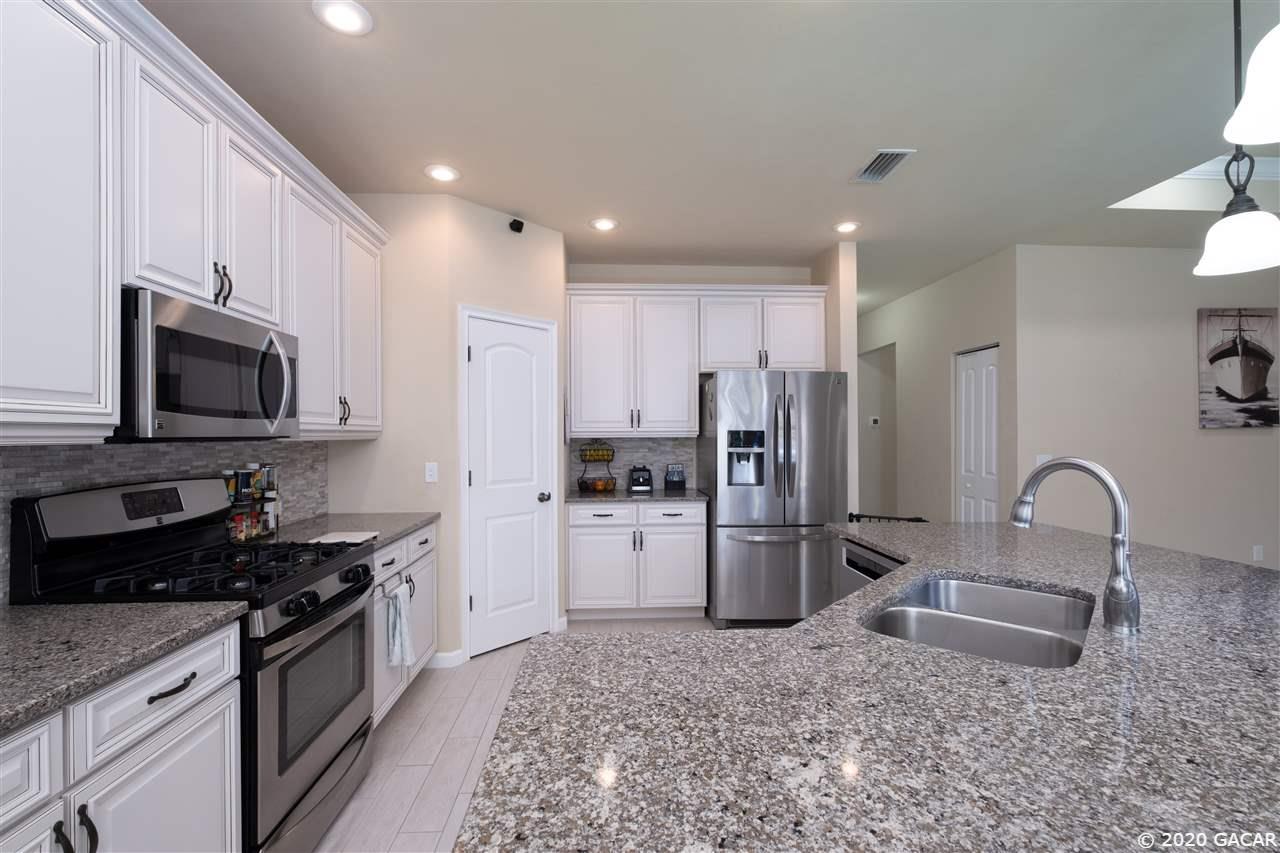 9876 Northwest 17th Road Gainesville, FL 32606 - Photo 7 of 24 Kitchen