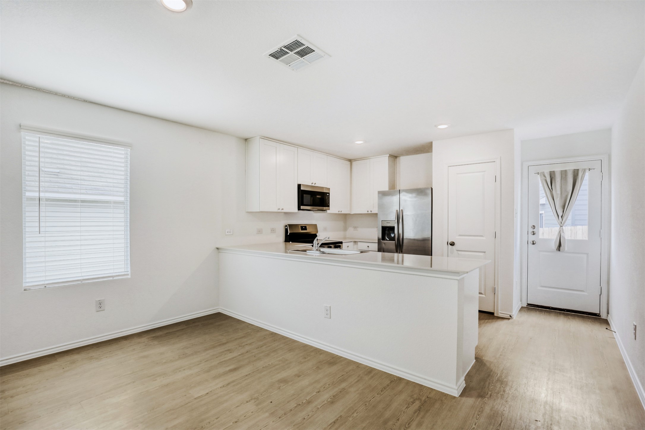 206 Kings Row Lane Jarrell, TX 76537 - Photo 12 of 19