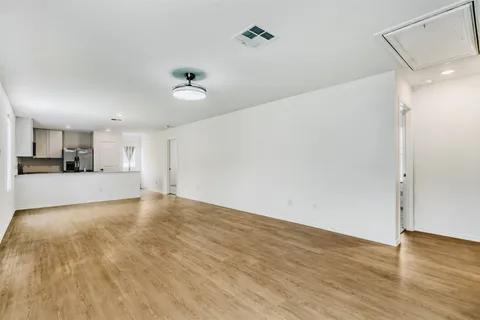 $1,575 | 206 Kings Row Lane, Jarrell, TX 76537