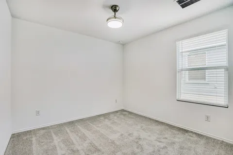 $1,575 | 206 Kings Row Lane, Jarrell, TX 76537