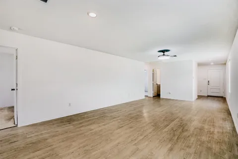 $1,575 | 206 Kings Row Lane, Jarrell, TX 76537