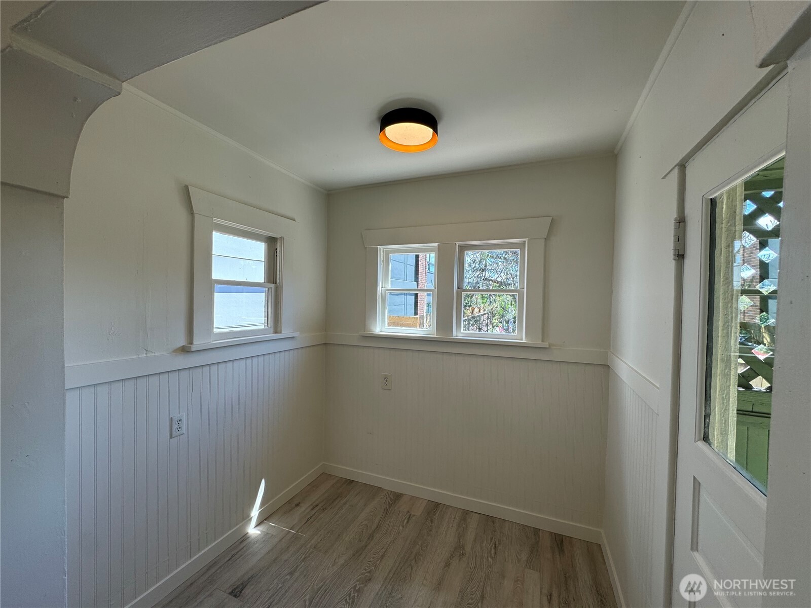 811 Northeast 66th Street Seattle, WA 98115 - Photo 11 of 36 an empty room that has a window