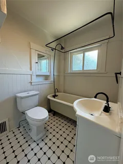 $1,379,000 | 811 Northeast 66th Street, Seattle, WA 98115